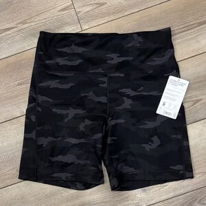 Athleta ultimate stash pocket camo 7” shorts Black Camouflage Athletic Shorts
